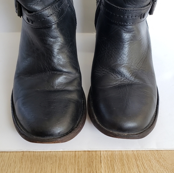 Frye heeled boots size 8.5 with buckles on top and bottom - Picture 9 of 16